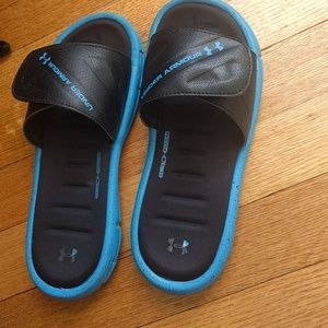 Under armour boy's flip flops